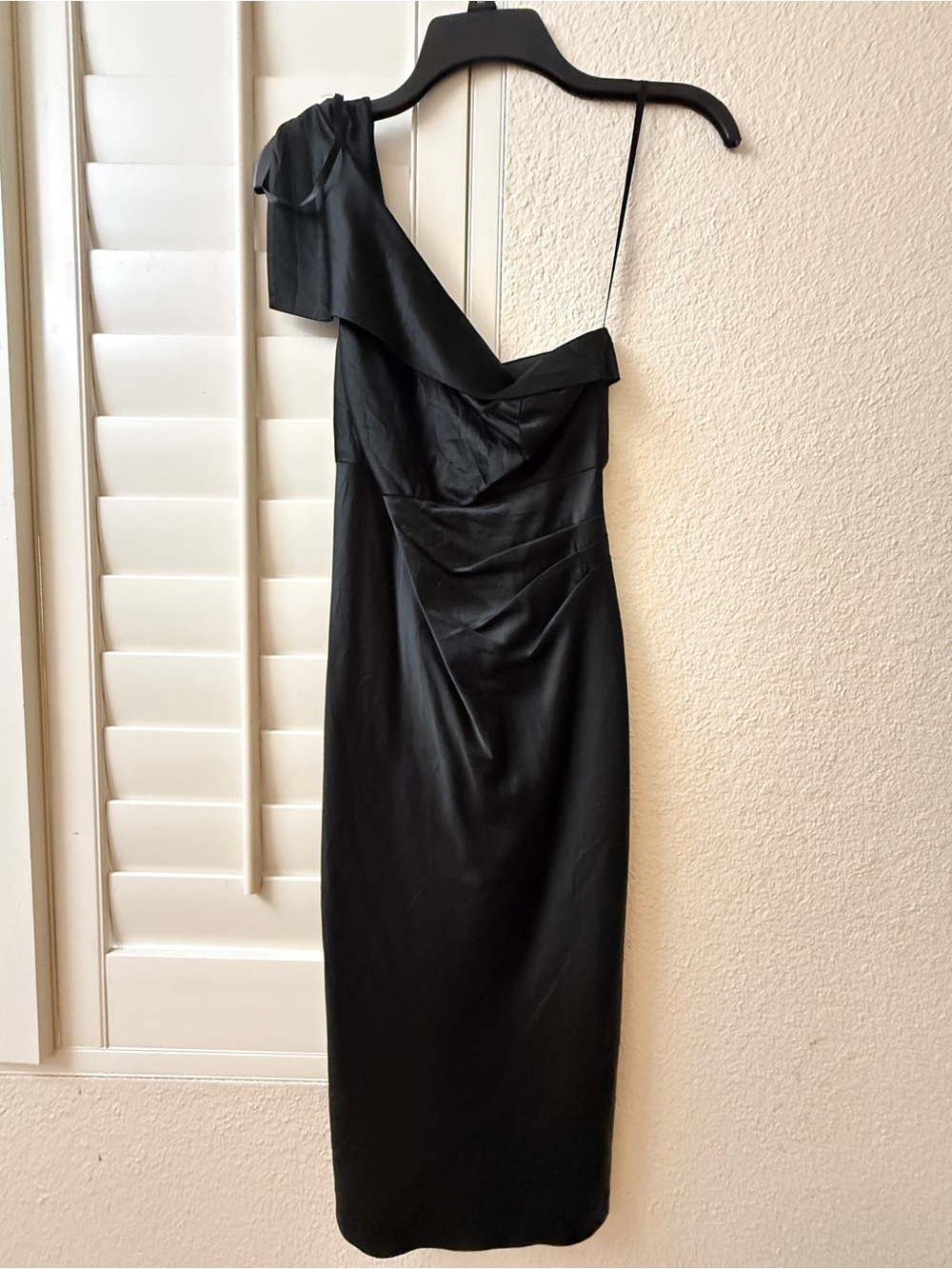 Donna Ricco Black One-Shoulder Draped Midi Dress